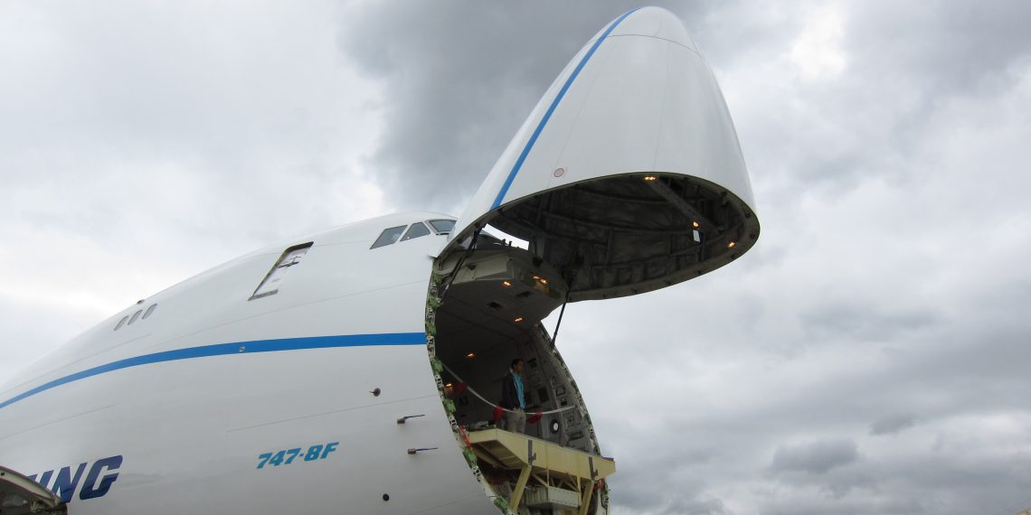 How The Lifting Nose On A Boeing 747 Cargo Plane Works